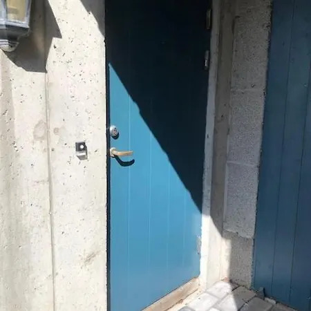 Koselig Nyoppusset 3 Roms Leilighet Med Egen Parkeringsplass I Rolige Omgivelse Naer Sjoen, 2 Mil Nord For Bergen Sentrum. Extérieur photo