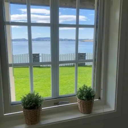 Koselig Nyoppusset 3 Roms Leilighet Med Egen Parkeringsplass I Rolige Omgivelse Naer Sjoen, 2 Mil Nord For Bergen Sentrum. Extérieur photo