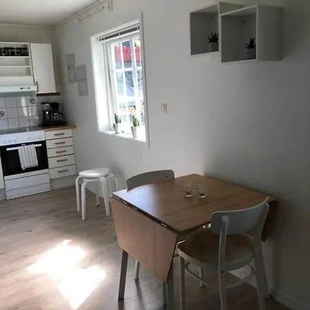 Koselig Nyoppusset 3 Roms Leilighet Med Egen Parkeringsplass I Rolige Omgivelse Naer Sjoen, 2 Mil Nord For Bergen Sentrum. Extérieur photo