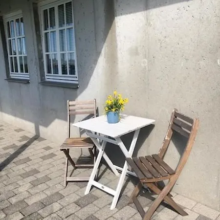 Koselig Nyoppusset 3 Roms Leilighet Med Egen Parkeringsplass I Rolige Omgivelse Naer Sjoen, 2 Mil Nord For Bergen Sentrum. Extérieur photo