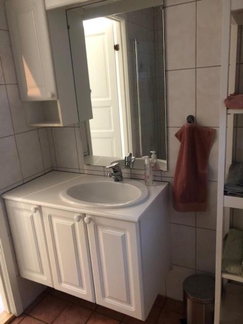 Koselig Nyoppusset 3 Roms Med Egen Parkeringsplass I Rolige Omgivelse Naer Sjoen, 2 Mil Nord For Sentrum. Appartement *